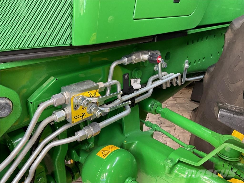 John Deere 6M 200 الجرارات