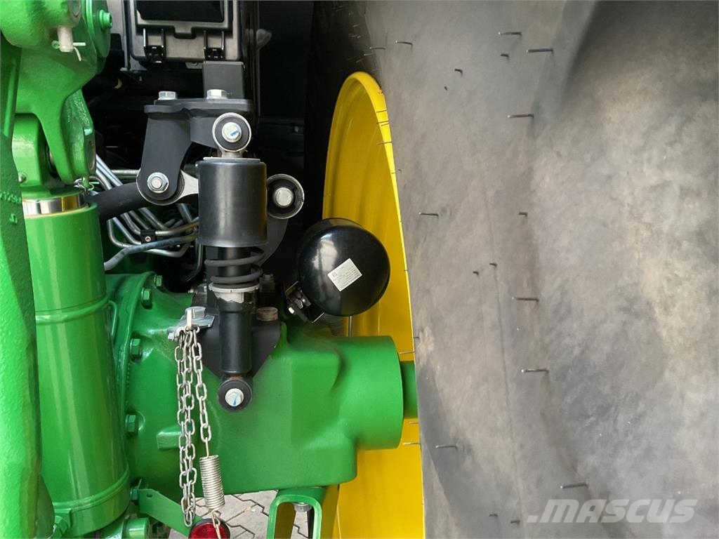 John Deere 6M 200 الجرارات