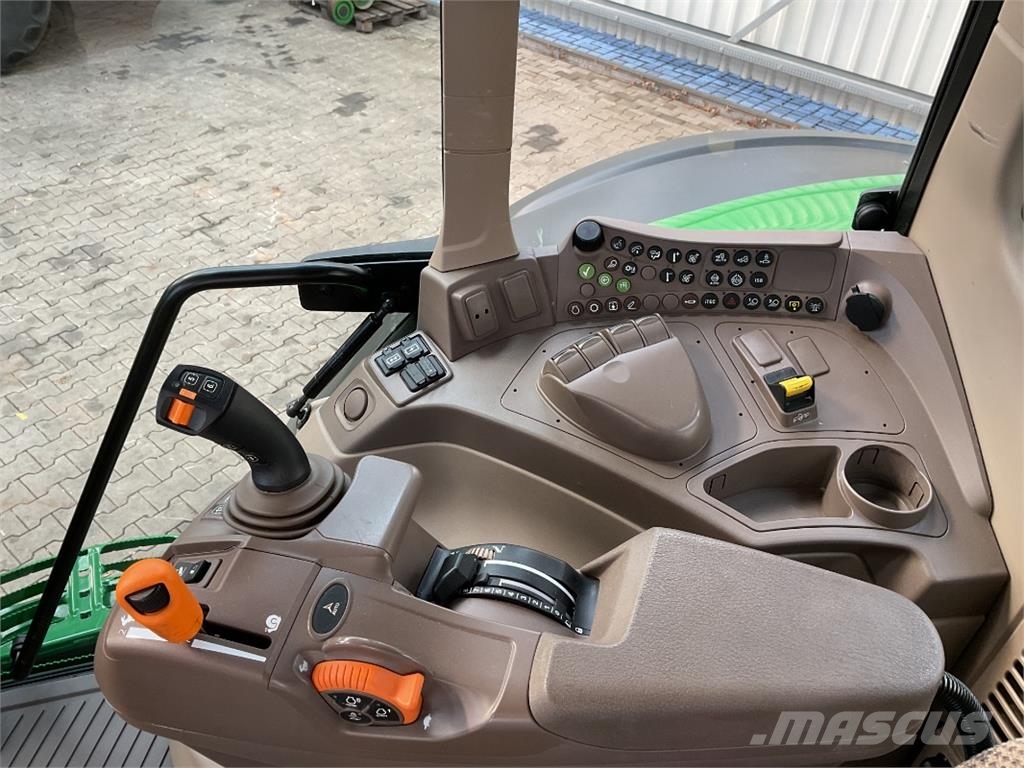 John Deere 6M 200 الجرارات
