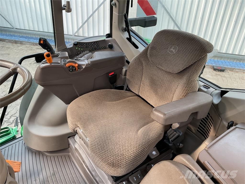 John Deere 6M 200 الجرارات