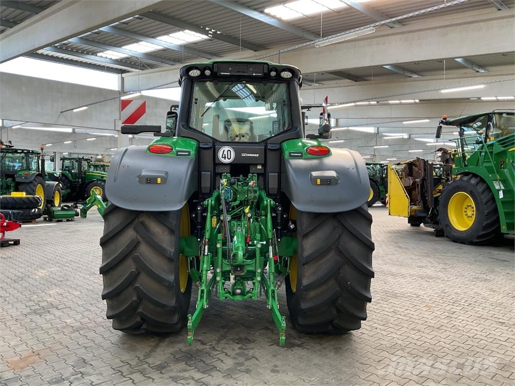 John Deere 6M 200 الجرارات