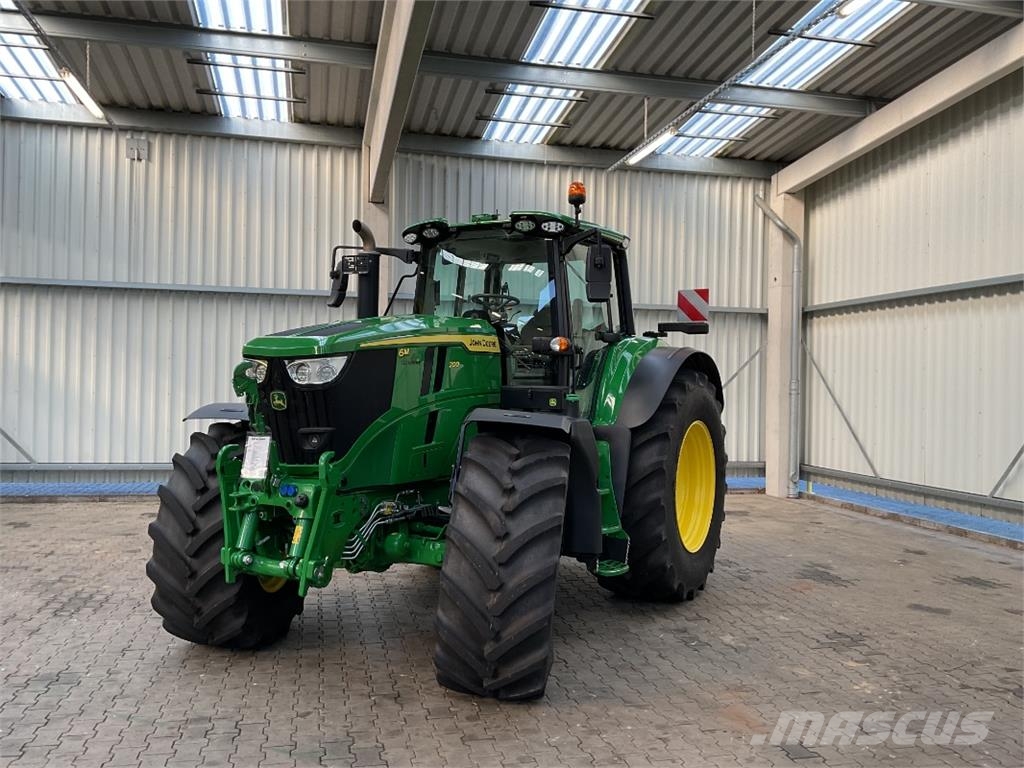 John Deere 6M 200 الجرارات