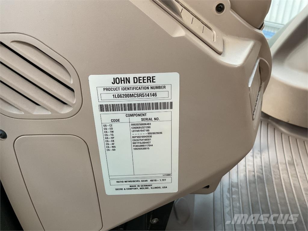 John Deere 6M 200 الجرارات