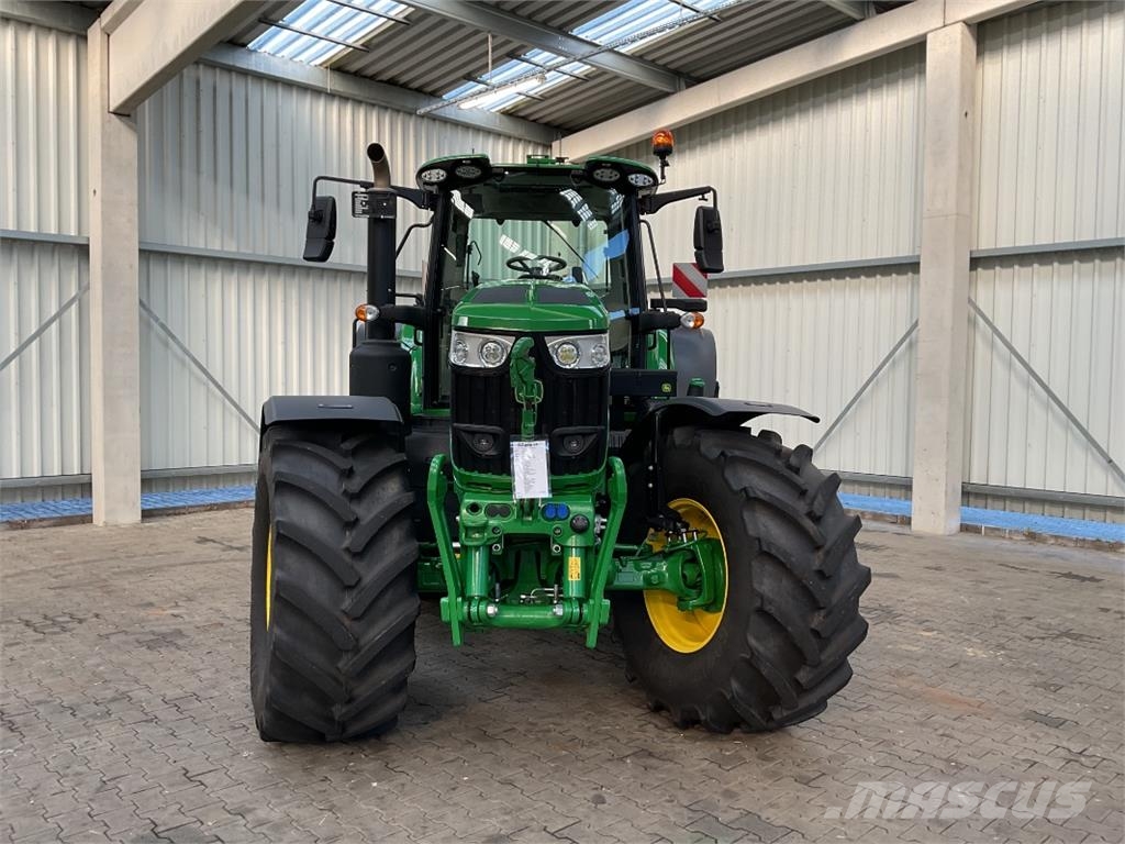 John Deere 6M 200 الجرارات