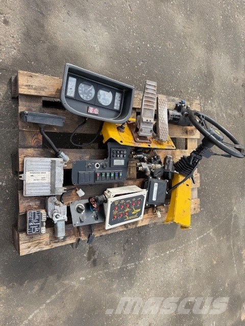 Bell B 25 USED PARTS CAB キャビン及び内装