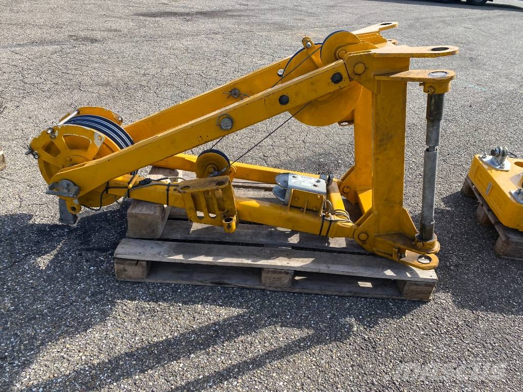 Tadano Faun ATF 100G-4 8x6 1er Main endommagée Røff terreng kraner