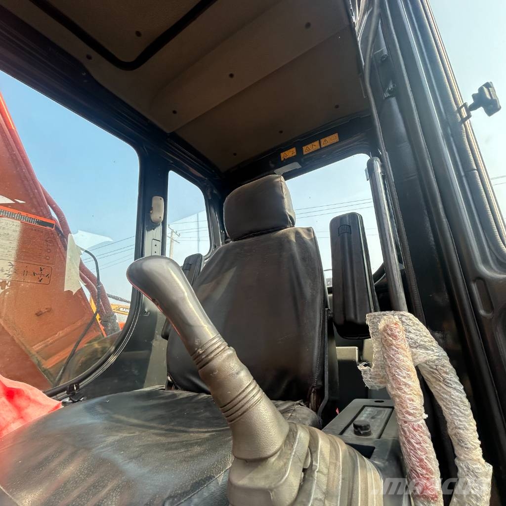 Hitachi ZX 160 Kāpurķēžu ekskavatori