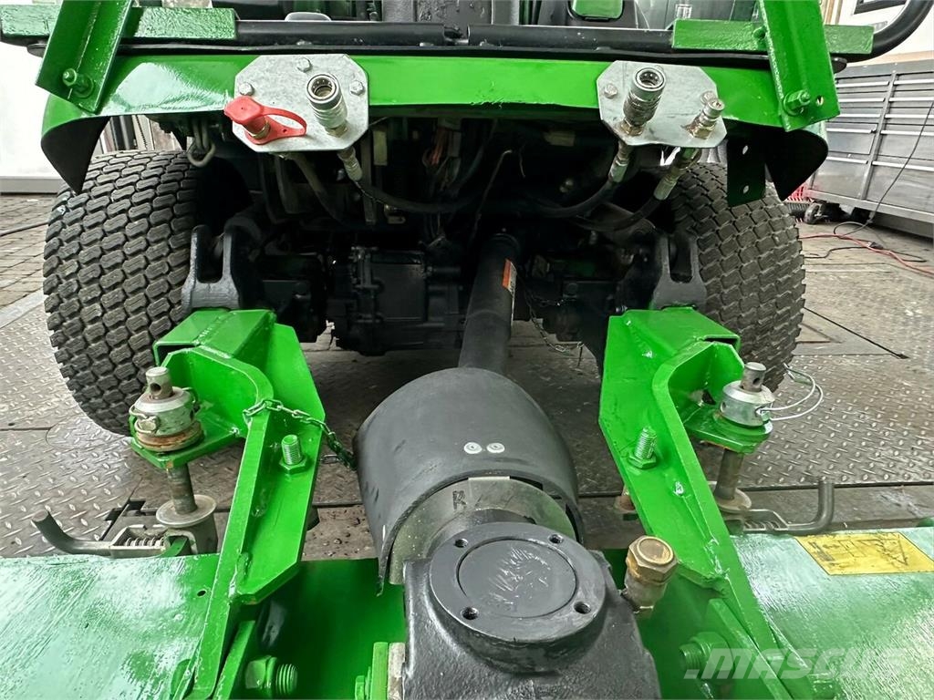 John Deere F1445 Großflächenmäher Aufsitzmäher... Samojízdné sekačky