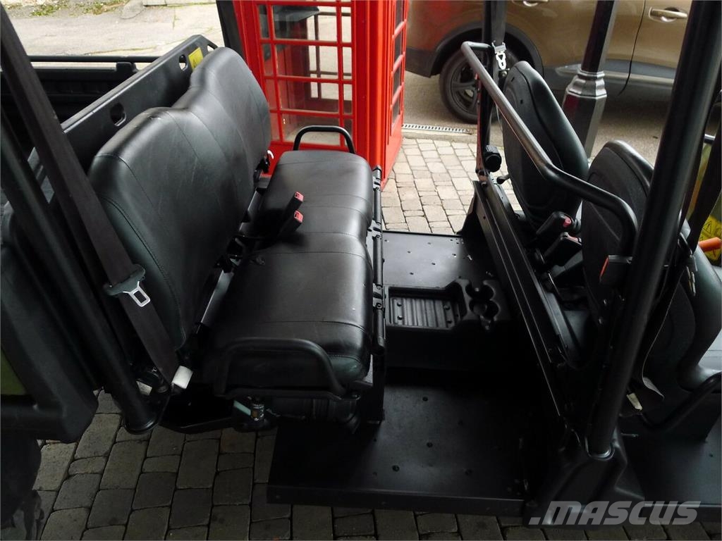 John Deere Gator XUV 855D 4-Sitzer... Tractors
