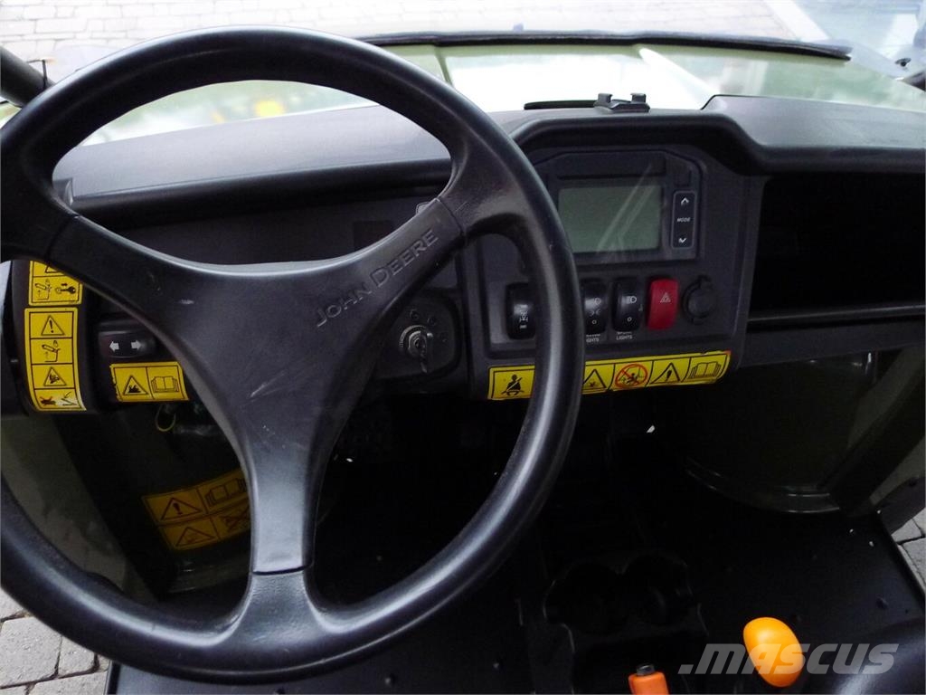 John Deere Gator XUV 855D 4-Sitzer... Tractors