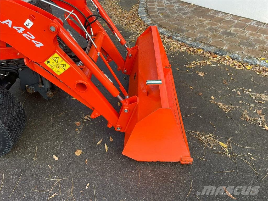 KUBOTA B2650 mit Frontlader und Schaufel... Traktorer