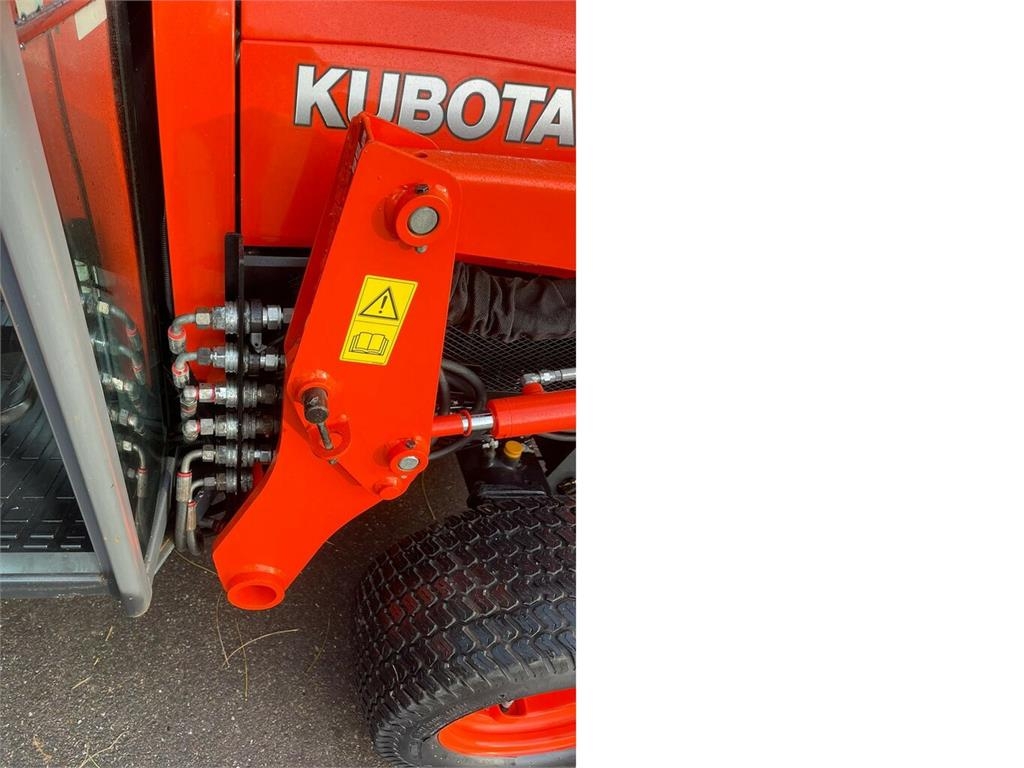 KUBOTA B2650 mit Frontlader und Schaufel... Traktorer