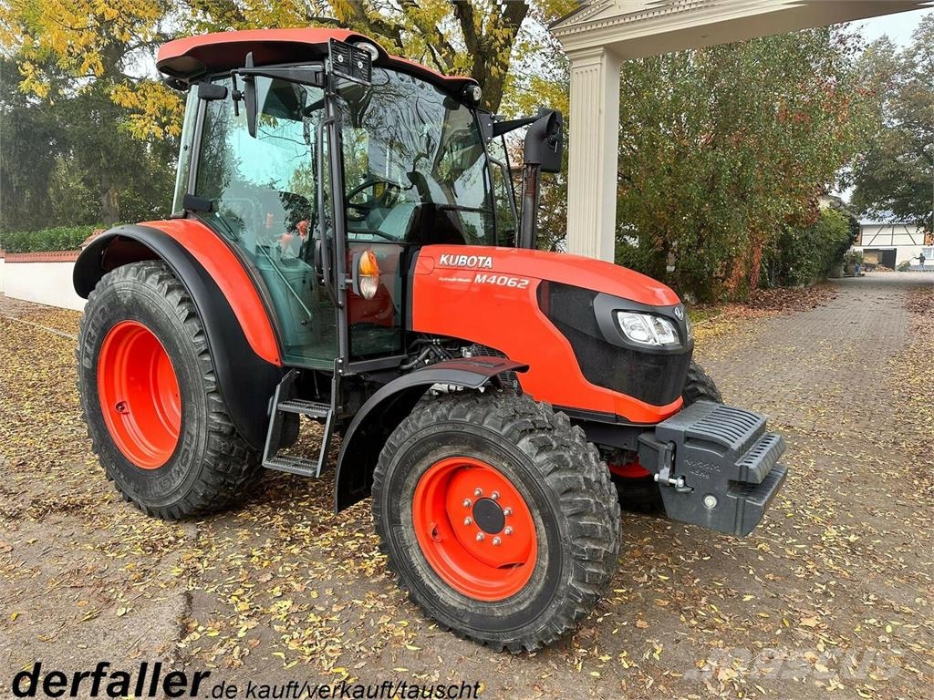 KUBOTA M4062 Hydraulic Shuttle mit Rasenbereifung... Traktorer