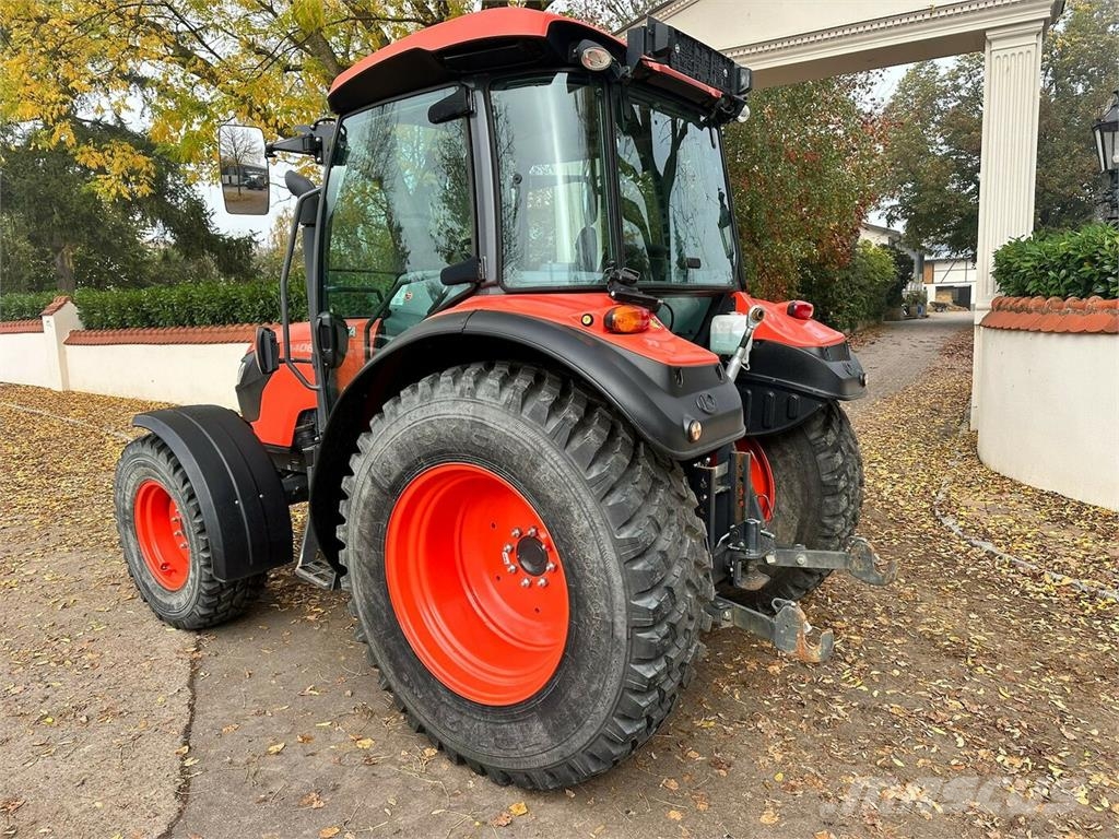 KUBOTA M4062 Hydraulic Shuttle mit Rasenbereifung... Traktorer