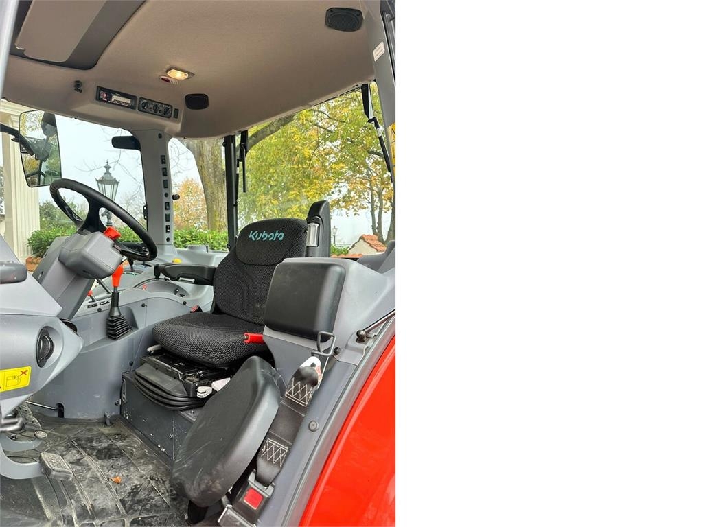 KUBOTA M4062 Hydraulic Shuttle mit Rasenbereifung... Traktorer