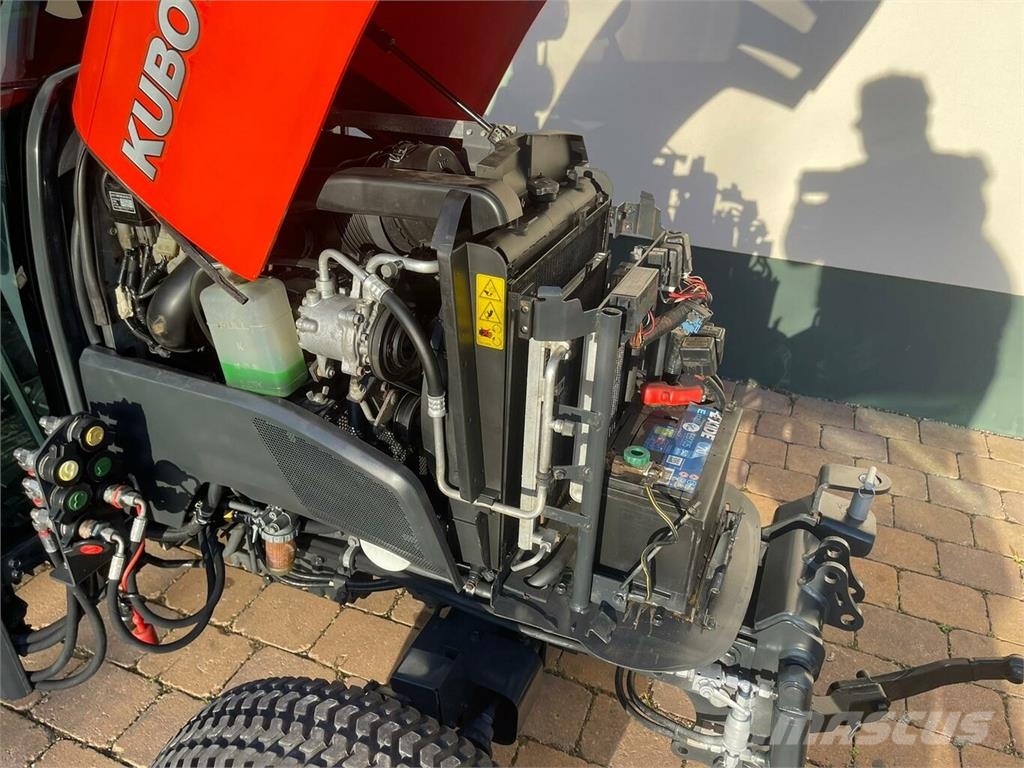 KUBOTA STW40 Allrad Schlepper und Bahnplaner... Tractors