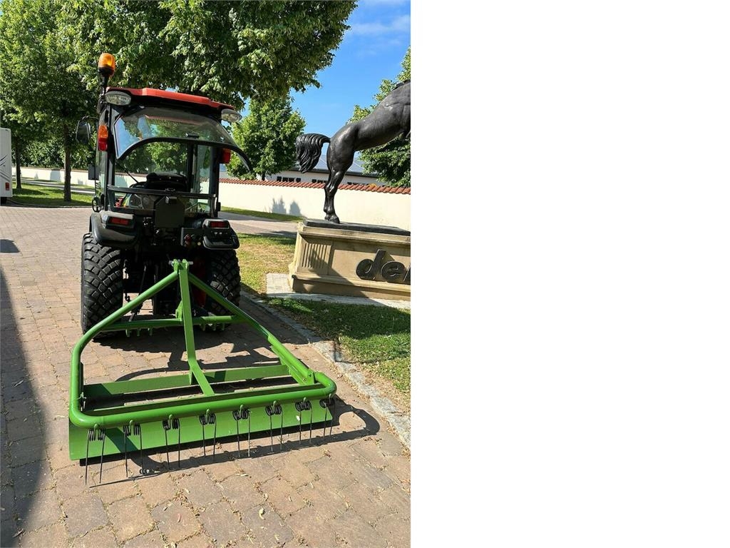 KUBOTA STW40 Allrad Schlepper und Bahnplaner... Tractors