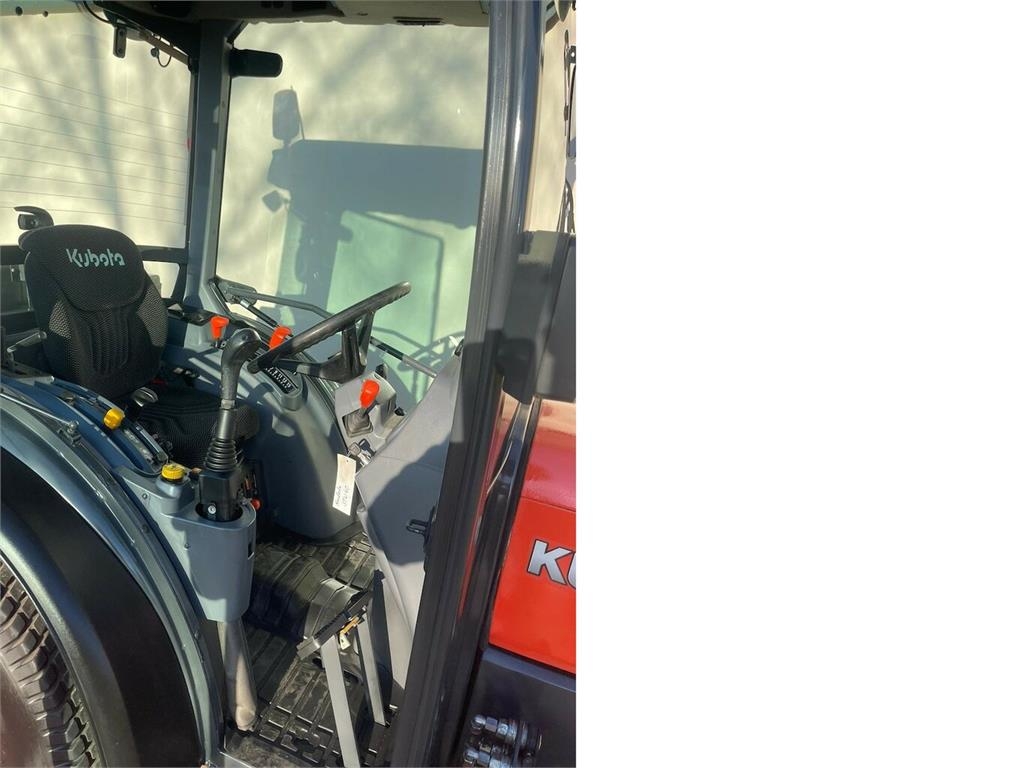 KUBOTA STW40 Allrad Schlepper und Bahnplaner... Tractors