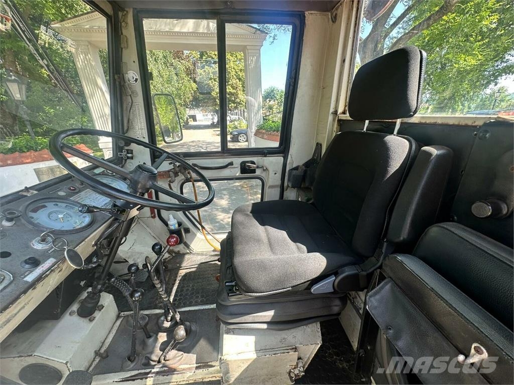 MERCEDES-BENZ Trac 800 Agrarausführung... Tractoare