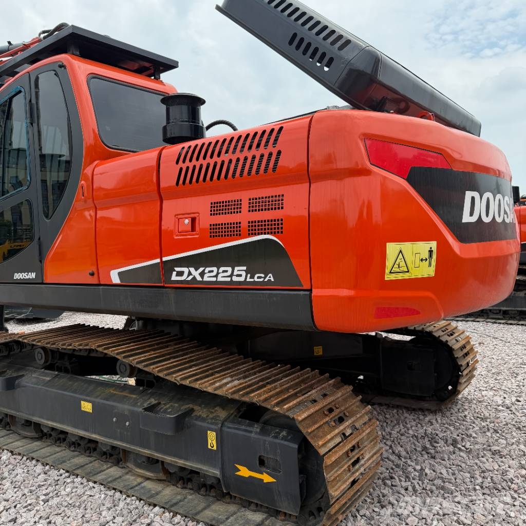 Doosan DX 225 LCA Kāpurķēžu ekskavatori