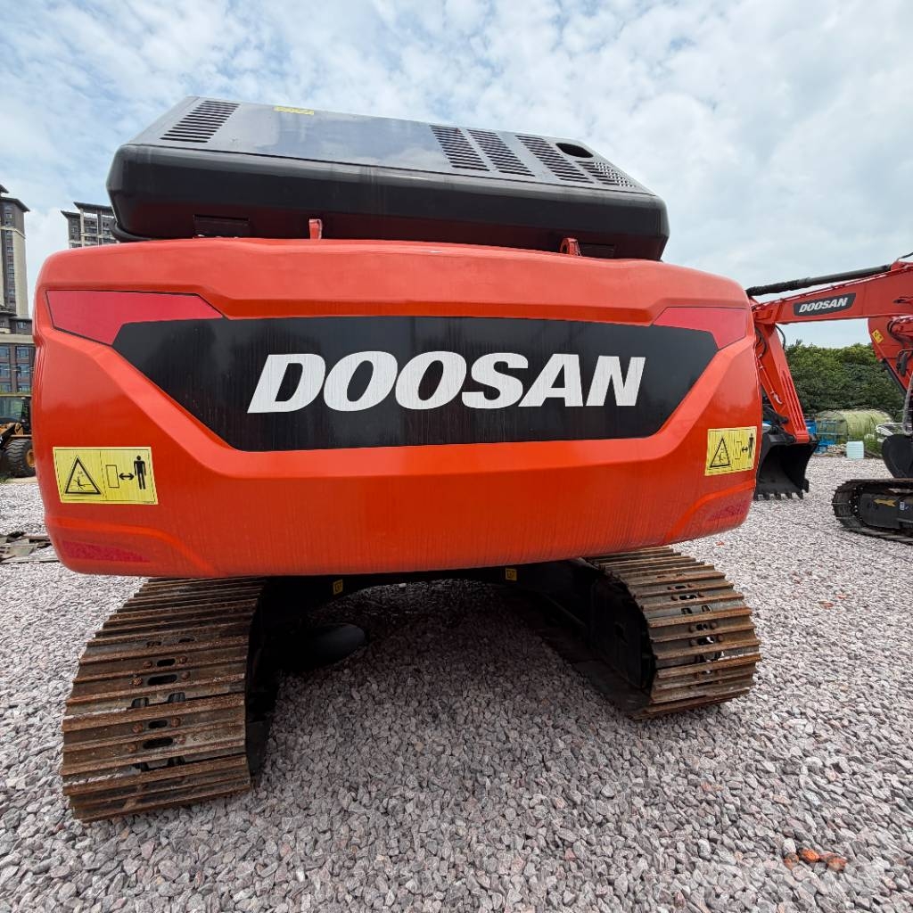 Doosan DX 225 LCA Kāpurķēžu ekskavatori