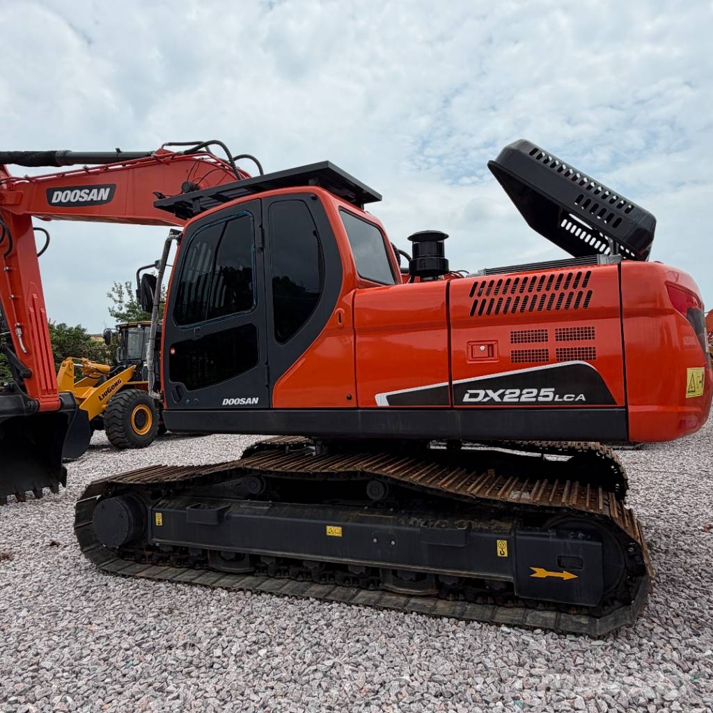 Doosan DX 225 LCA Kāpurķēžu ekskavatori