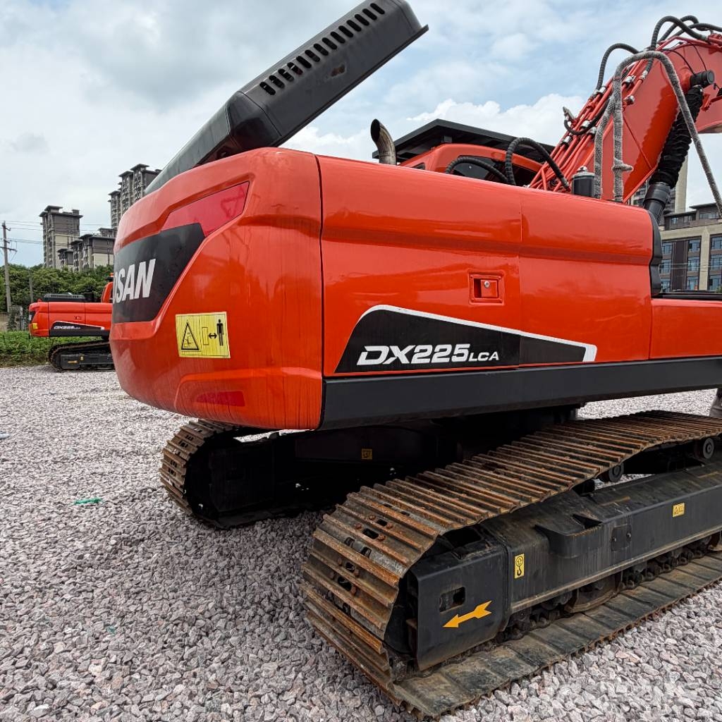 Doosan DX 225 LCA Kāpurķēžu ekskavatori