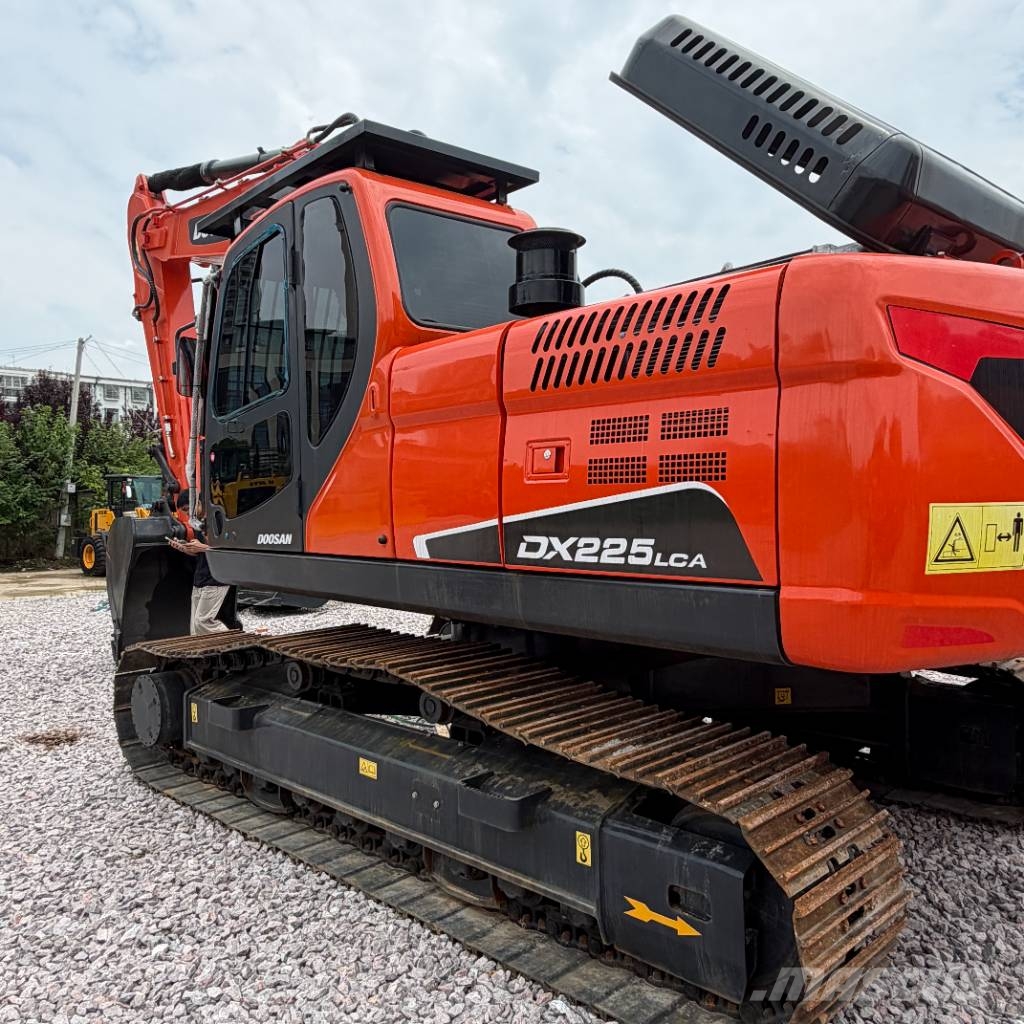 Doosan DX 225 LCA Kāpurķēžu ekskavatori