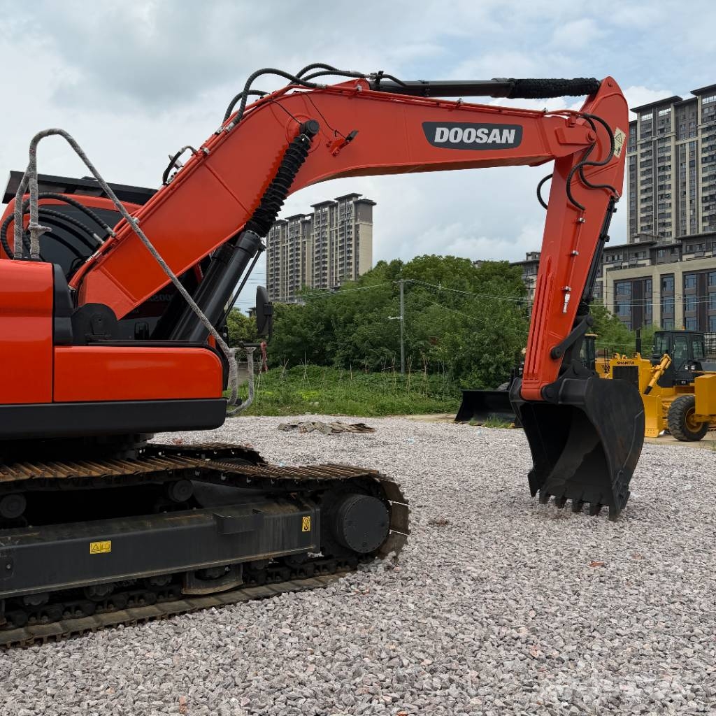 Doosan DX 225 LCA Kāpurķēžu ekskavatori