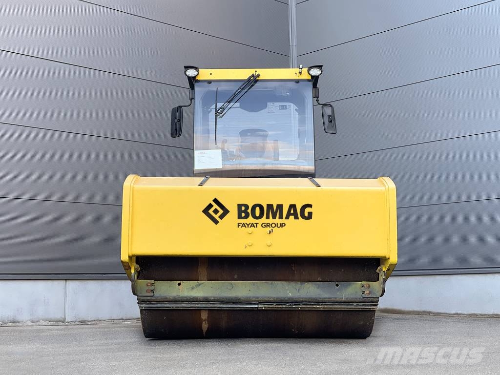 Bomag BW 216 D-5 مداحل أحادية الأسطوانة