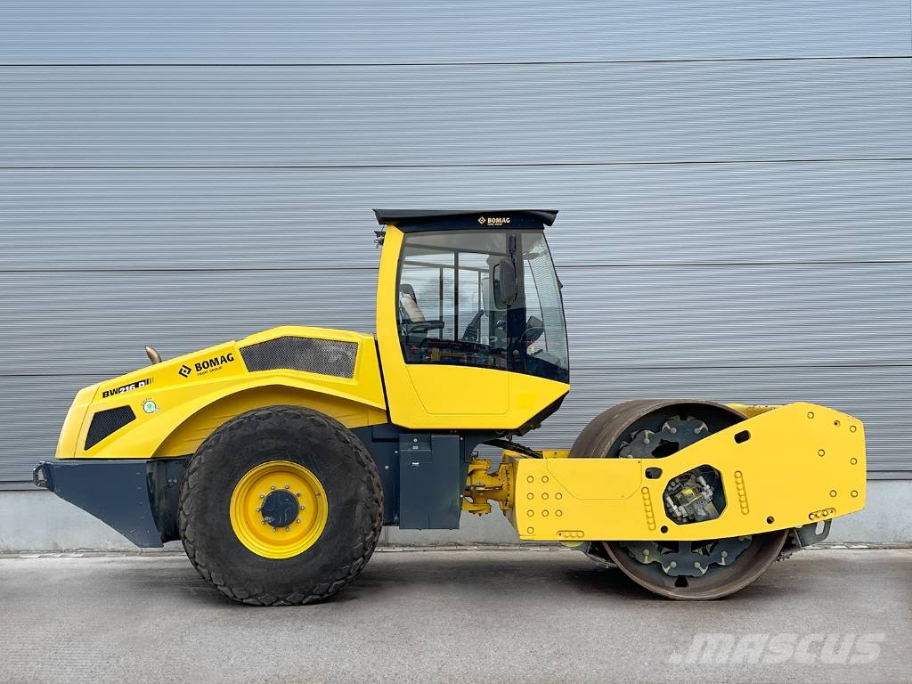 Bomag BW 216 D-5 مداحل أحادية الأسطوانة