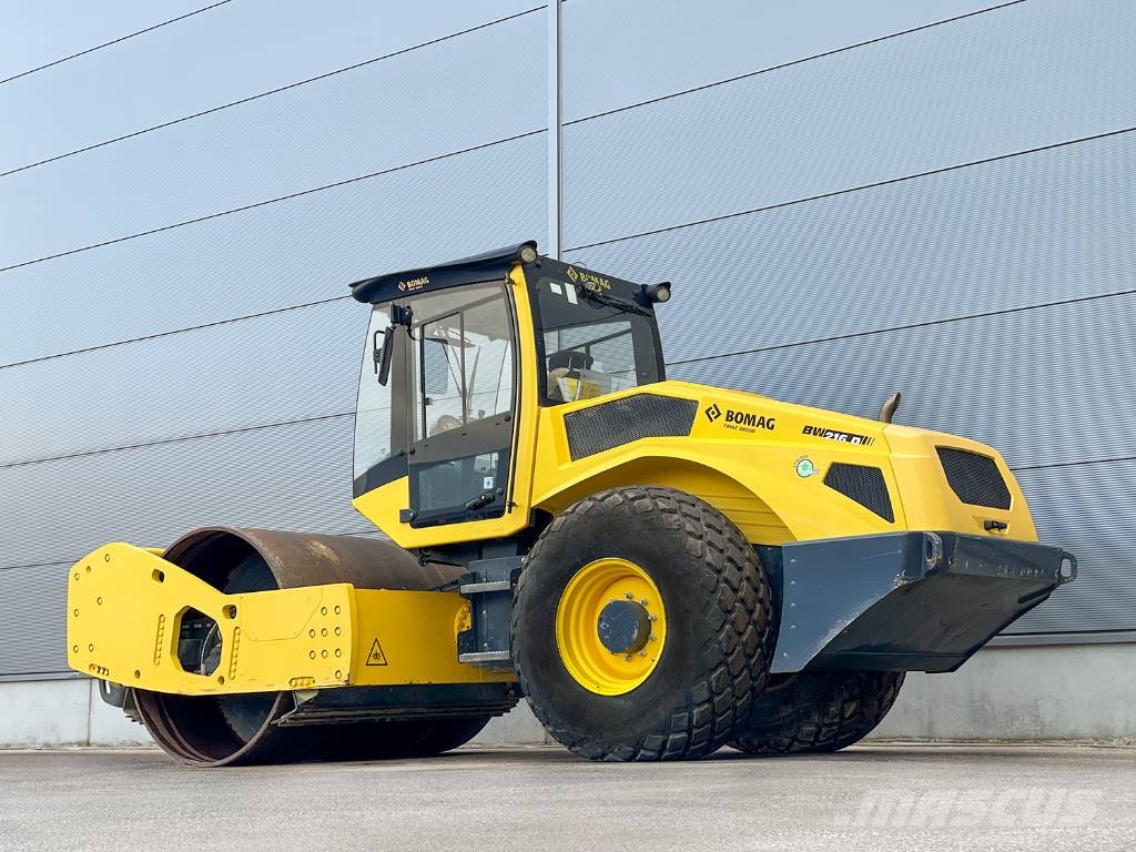 Bomag BW 216 D-5 مداحل أحادية الأسطوانة