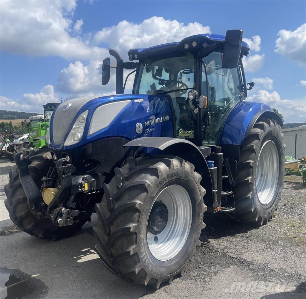 New Holland T 7.225 AC الجرارات