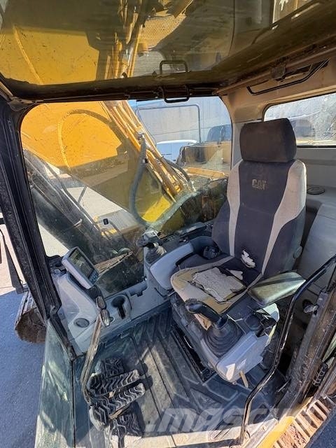 CAT 323 F L Pelle sur chenilles