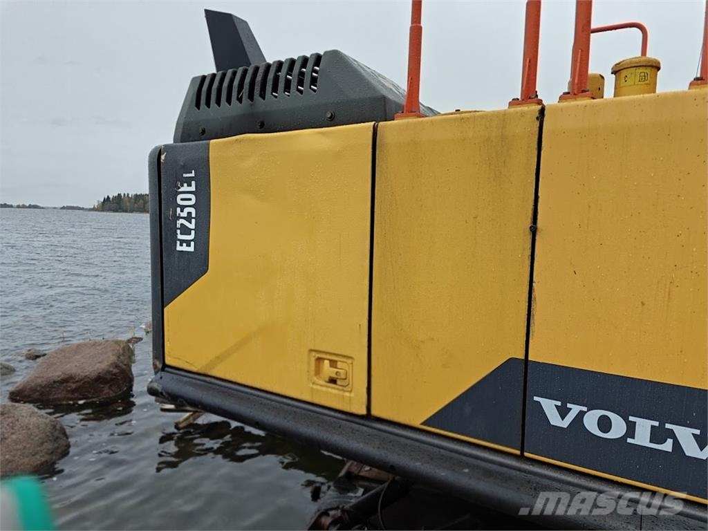  Ruoppausproomu, hinaaja + Volvo EC250EL Ruoppauspr Barje si pontoane