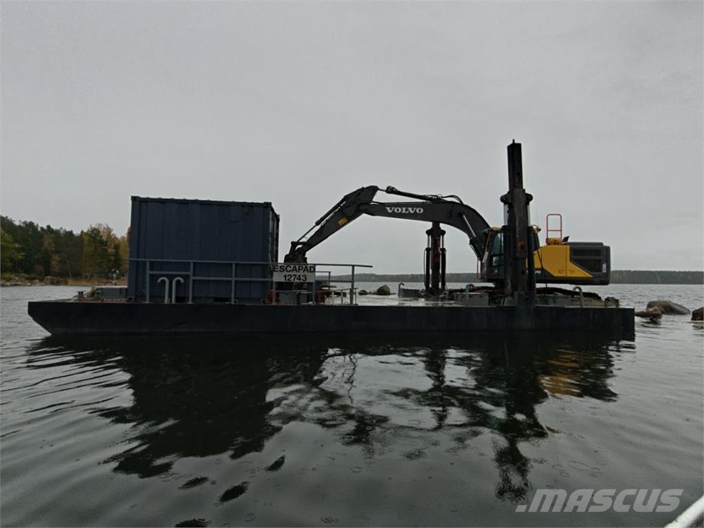 Ruoppausproomu, hinaaja + Volvo EC250EL Ruoppauspr Veneet, proomut ja ponttoonit