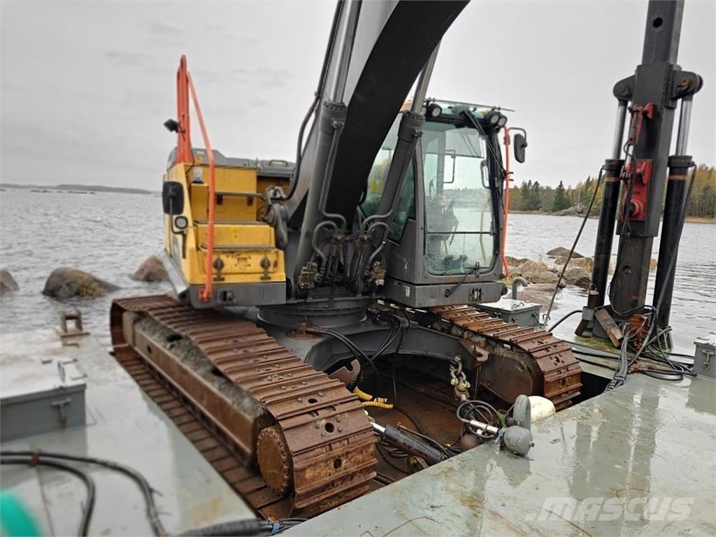 Ruoppausproomu, hinaaja + Volvo EC250EL Ruoppauspr Veneet, proomut ja ponttoonit