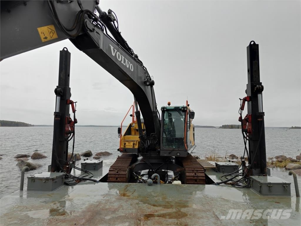 Ruoppausproomu, hinaaja + Volvo EC250EL Ruoppauspr Veneet, proomut ja ponttoonit