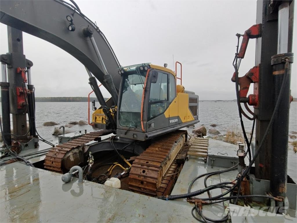 Ruoppausproomu, hinaaja + Volvo EC250EL Ruoppauspr Veneet, proomut ja ponttoonit