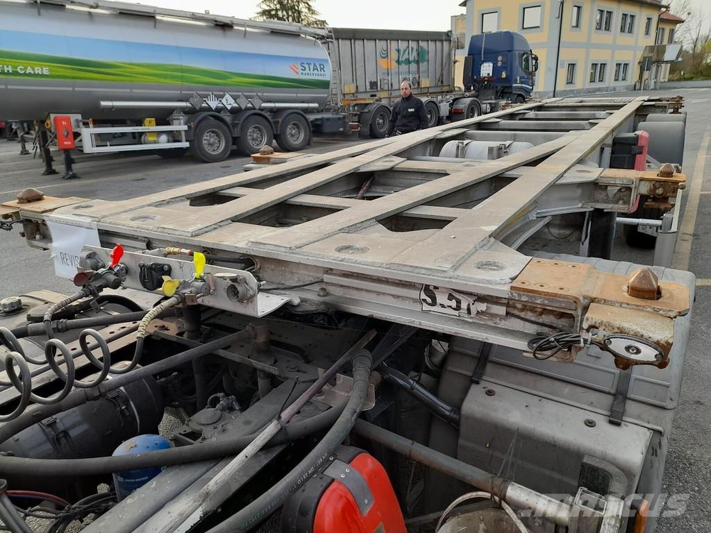 Menci SL Semi-trailer med containerramme