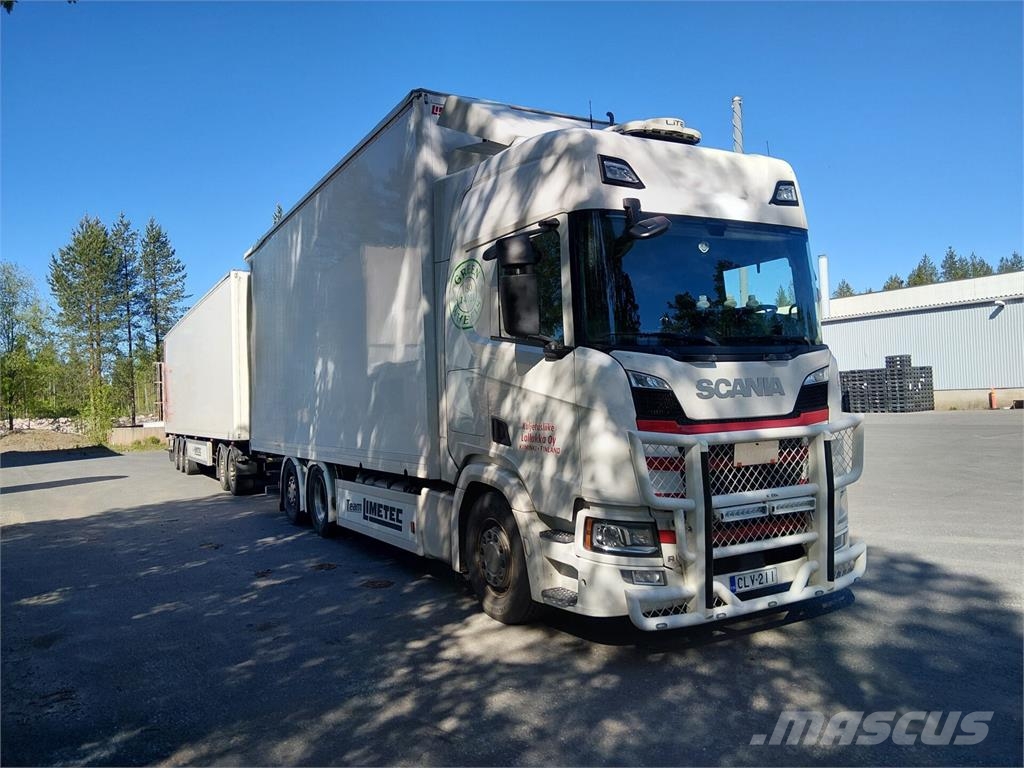 Scania R500 6x2 Camiones con caja de remolque