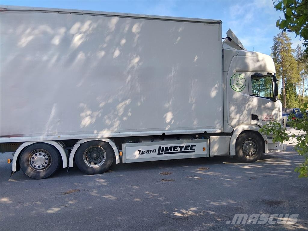 Scania R500 6x2 Camiones con caja de remolque