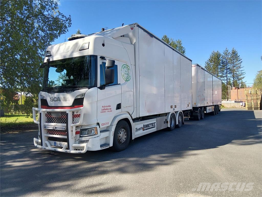 Scania R500 6x2 Camiones con caja de remolque