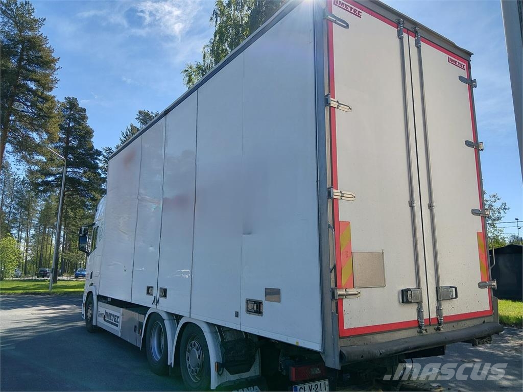 Scania R500 6x2 Camiones con caja de remolque