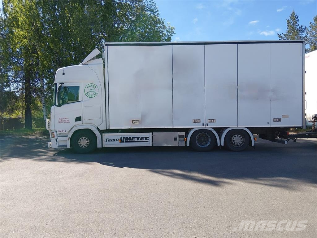 Scania R500 6x2 Camiones con caja de remolque