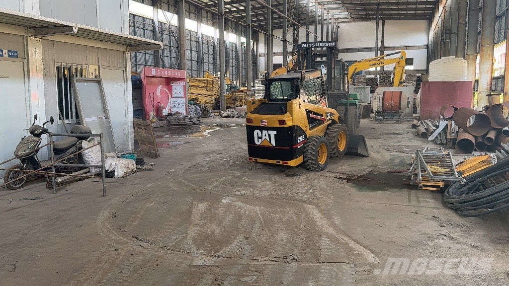 CAT 226 B Chargeuse compacte