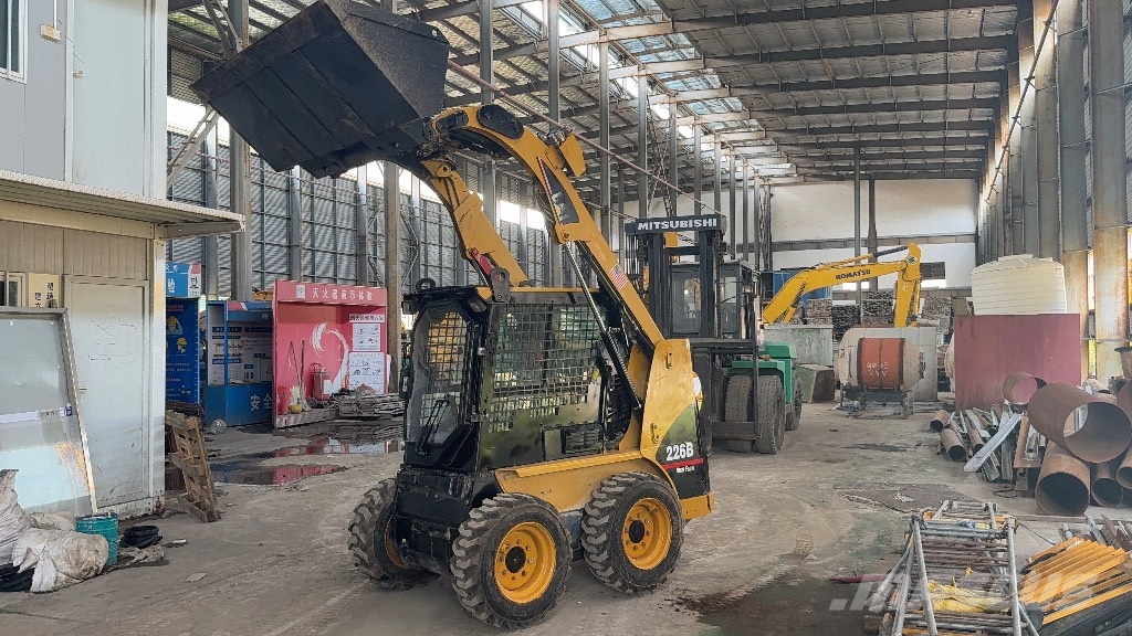 CAT 226 B Chargeuse compacte