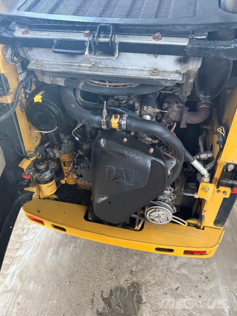 CAT 226 B Chargeuse compacte