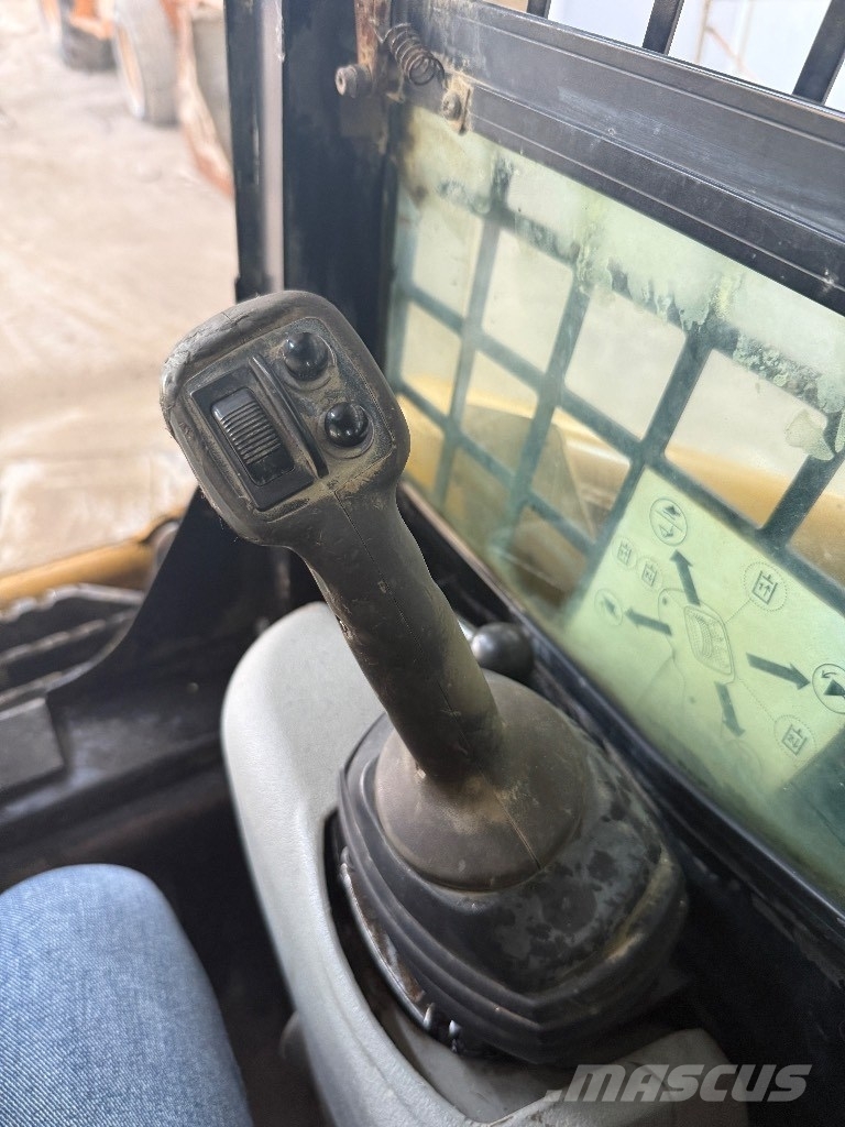 CAT 226 B Chargeuse compacte