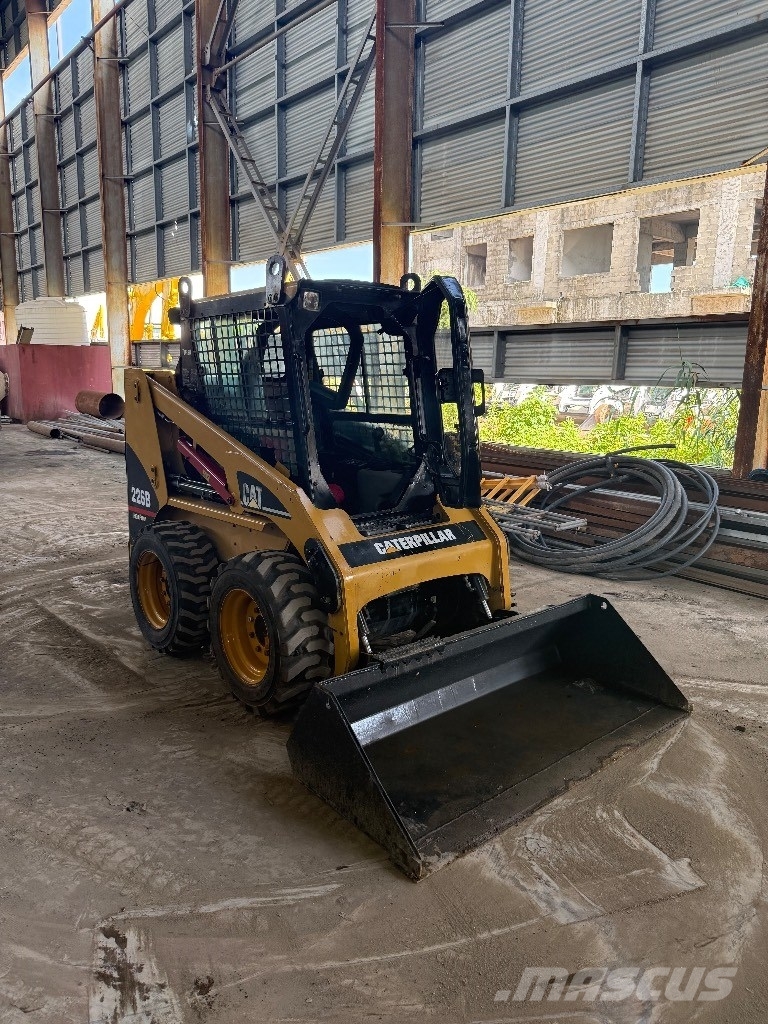 CAT 226 B Chargeuse compacte